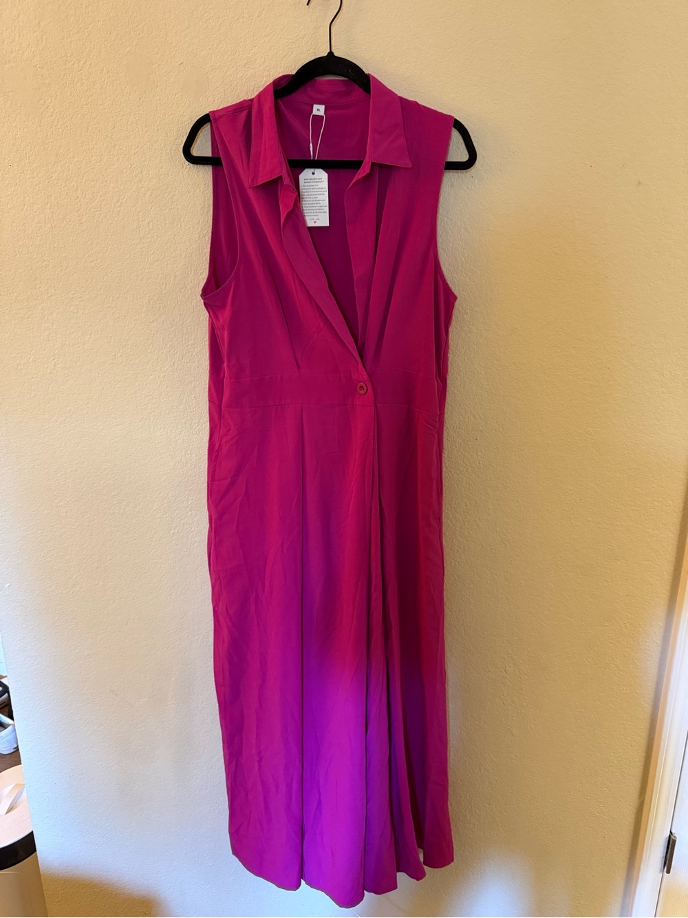 Sleeveless V-Neck Midi Dress with pockets in Fuchsia